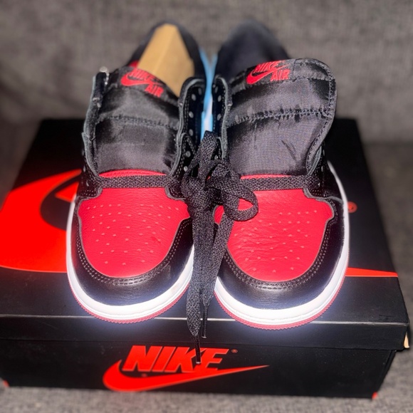 Womens AirJordan 1 Retro OG - Picture 3 of 4